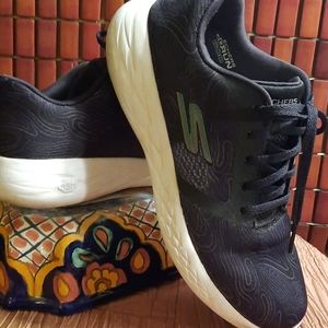 Skechers Go Run Black Athletic Shoes Size 7.5